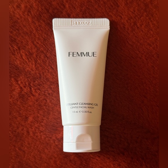 FEMMUE | Brilliant Cleansing Gel - Picture 3 of 4